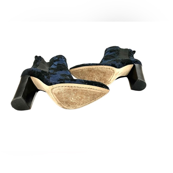 Vince Camuto Women's Britsy Ankle Boot Blue Black Floral size 8 Victorian Style - Picture 3 of 7